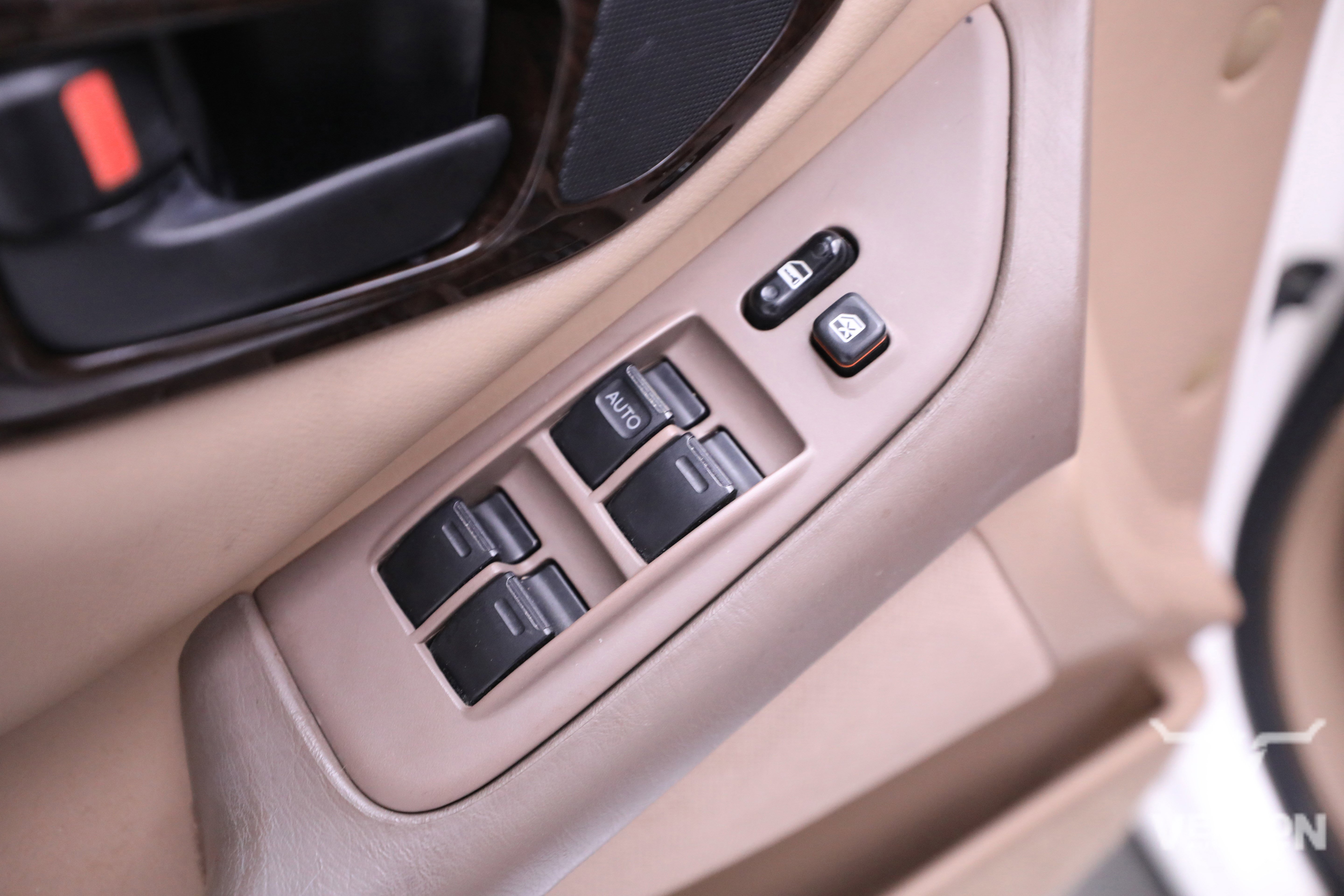 Used 1997 Toyota Avalon XL image 16