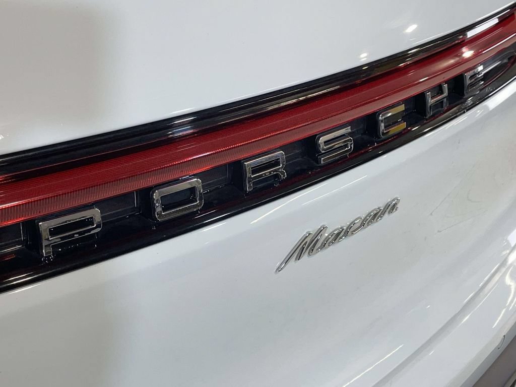 Certified 2024 Porsche Macan AWD/4WD image 12