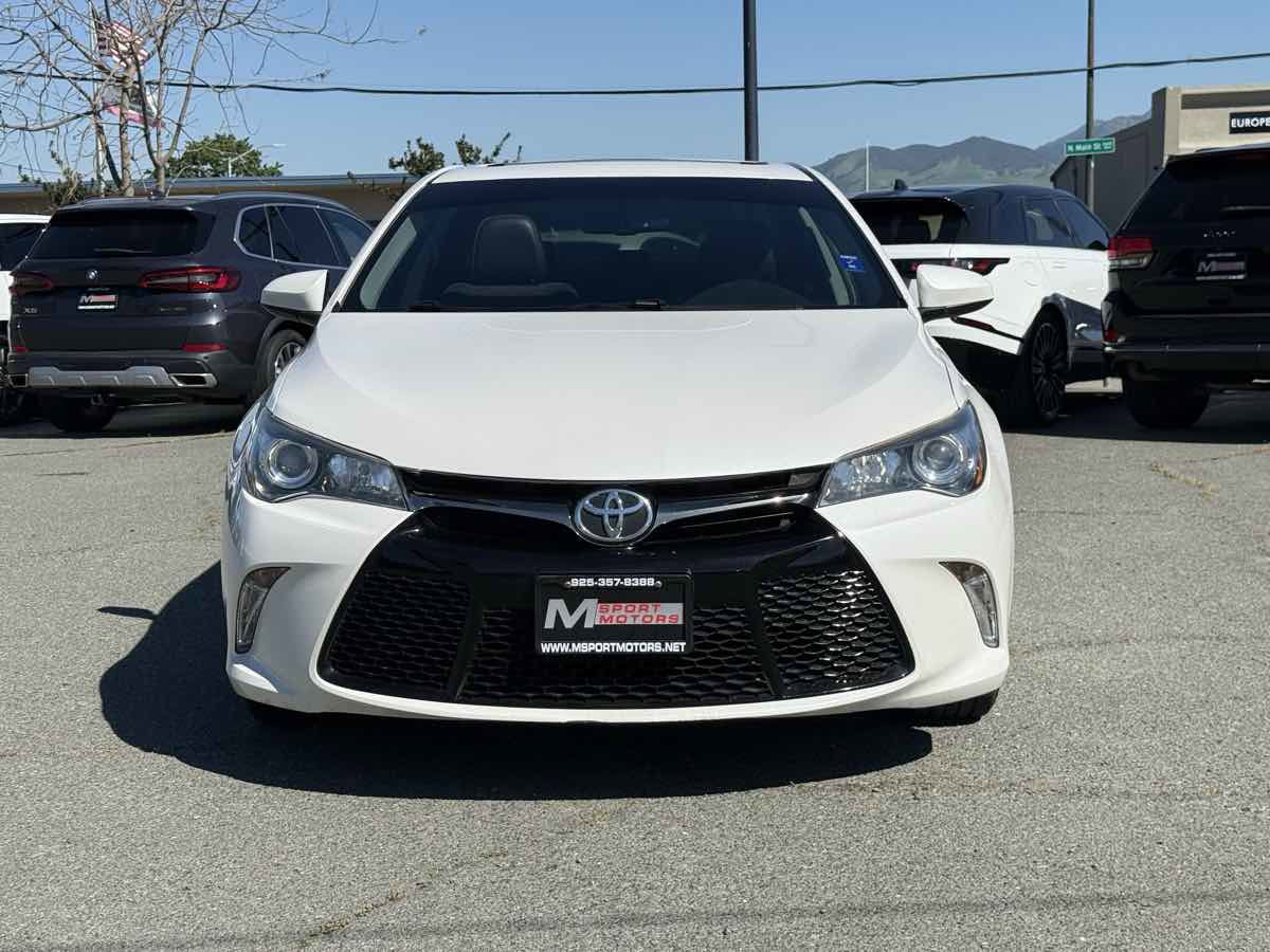 Used 2015 Toyota Camry XSE w/ Moonroof Package image 2