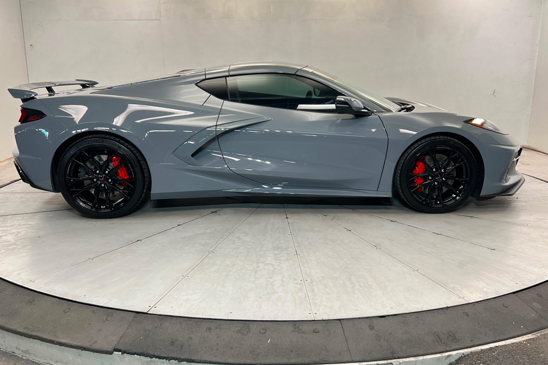 Used 2025 Chevrolet Corvette Stingray Preferred Cpe w/ Z51 Performance Package RWD image 7