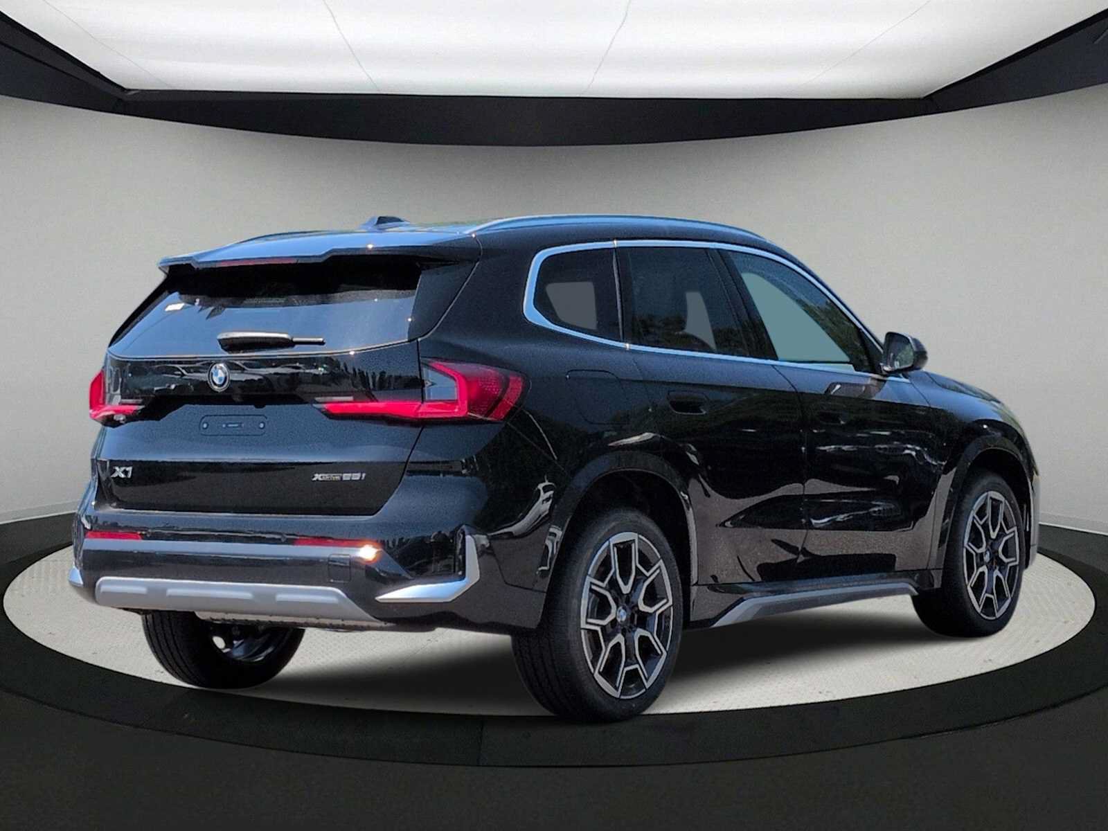 New 2026 BMW X1 xDrive28i w/ Convenience Package AWD/4WD image 8