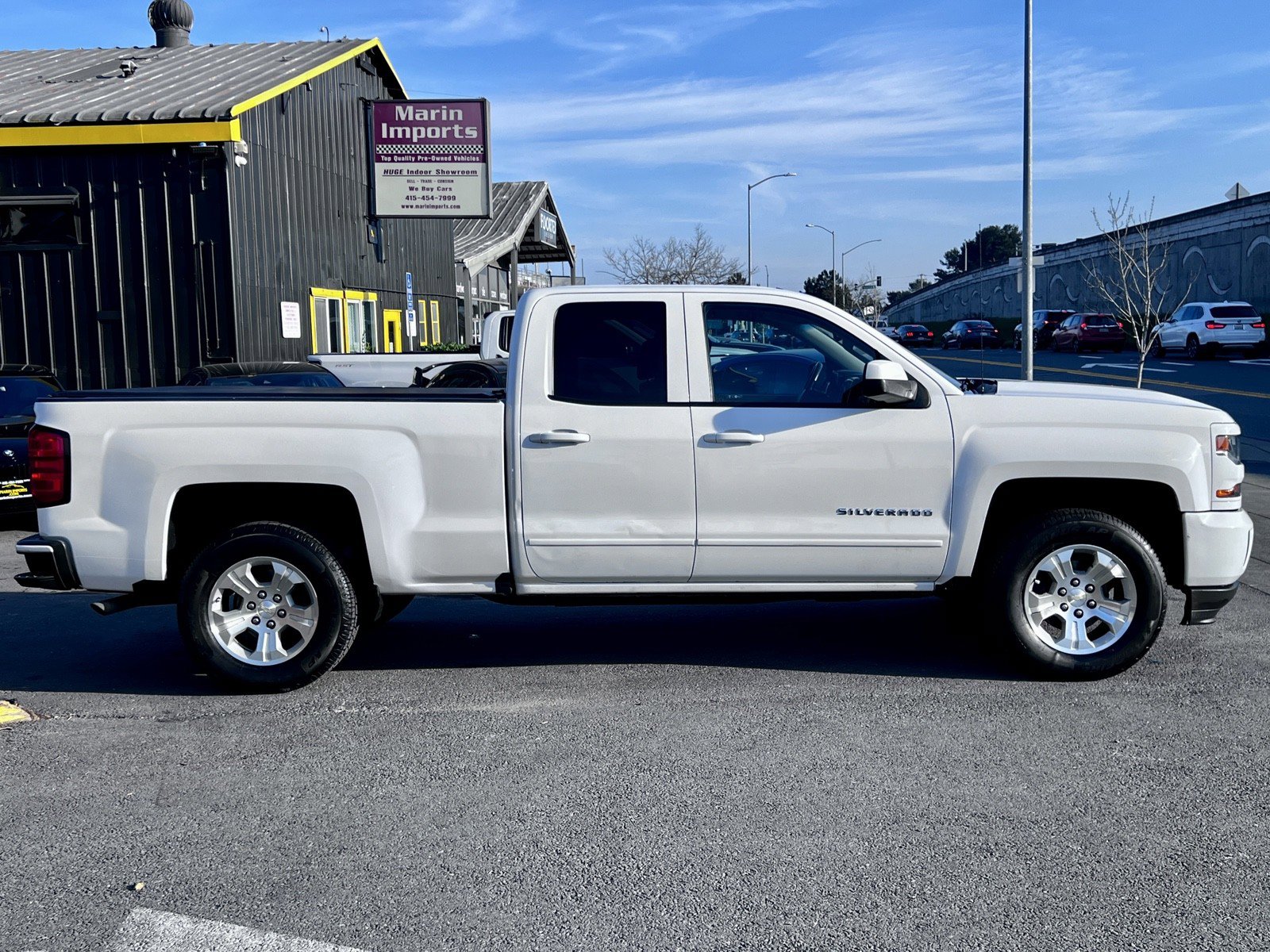 Used 2017 Chevrolet Silverado 1500 LT w/ All Star Edition AWD/4WD image 5