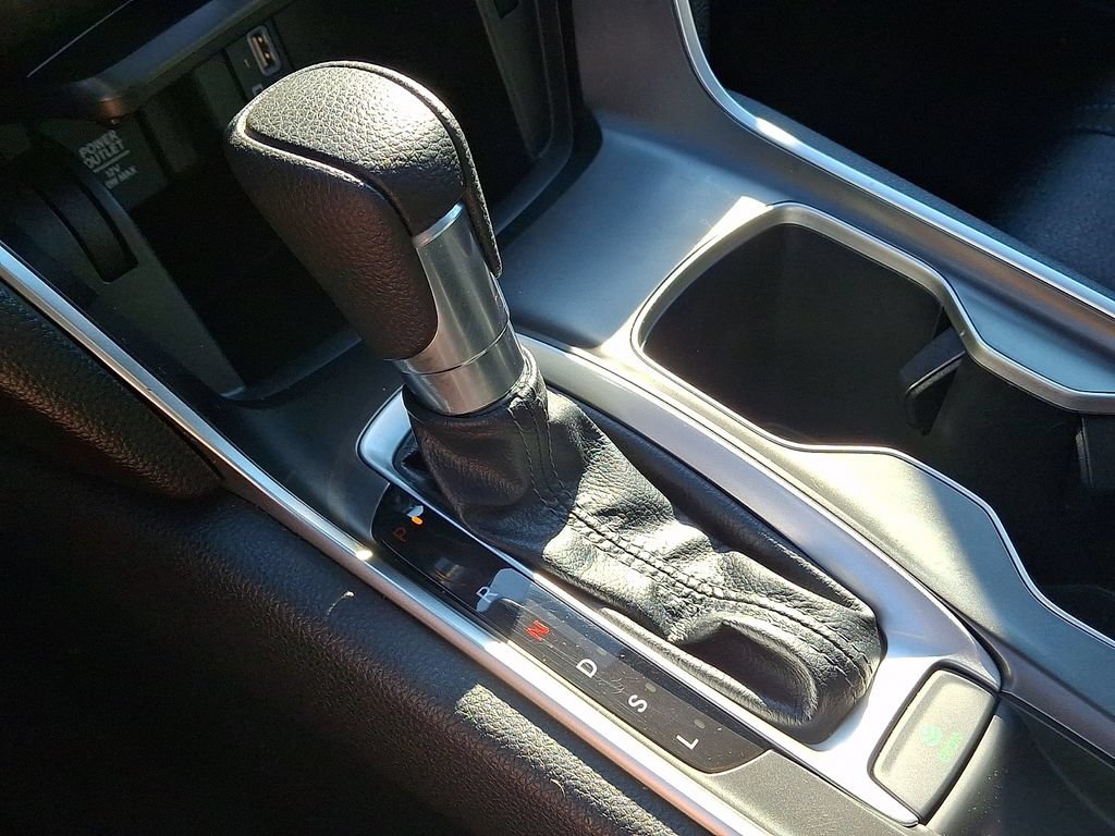 Used 2018 Honda Accord EX image 16