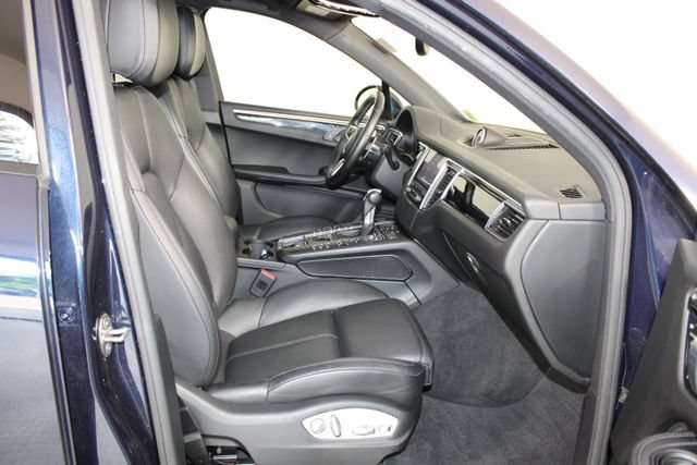 Used 2018 Porsche Macan AWD/4WD image 25