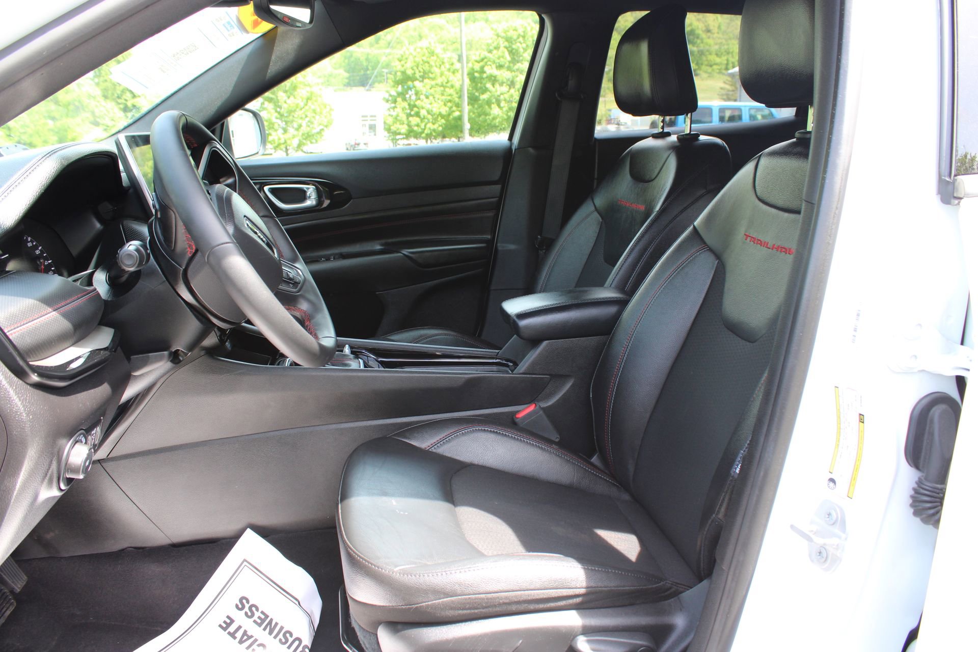 Used 2025 Jeep Compass Trailhawk AWD/4WD image 18