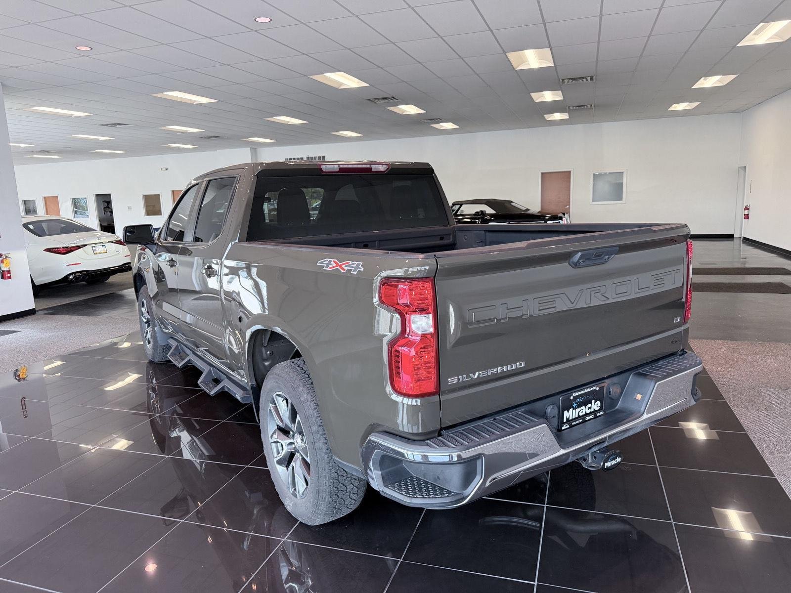 Used 2023 Chevrolet Silverado 1500 LT AWD/4WD image 4