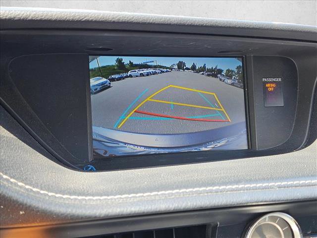 Used 2015 Lexus ES 300h w/ Premium Package w/Bamboo Trim FWD image 15
