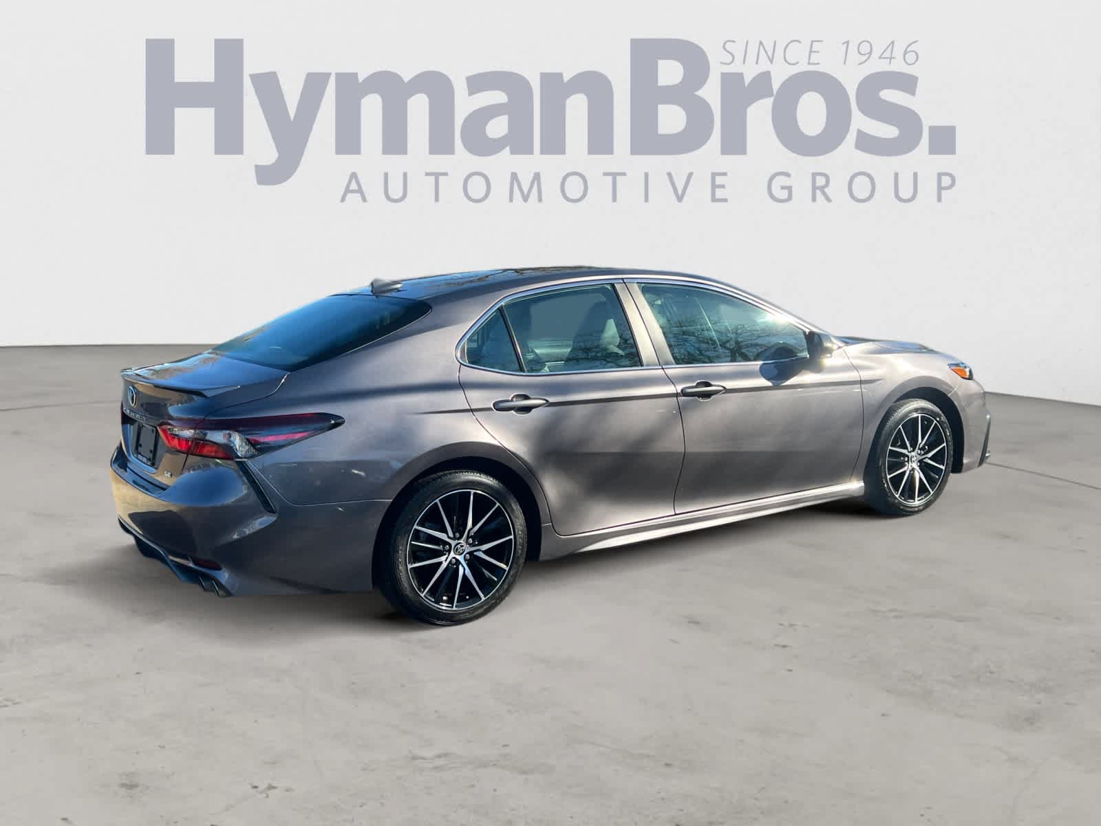 Used 2023 Toyota Camry SE FWD image 3