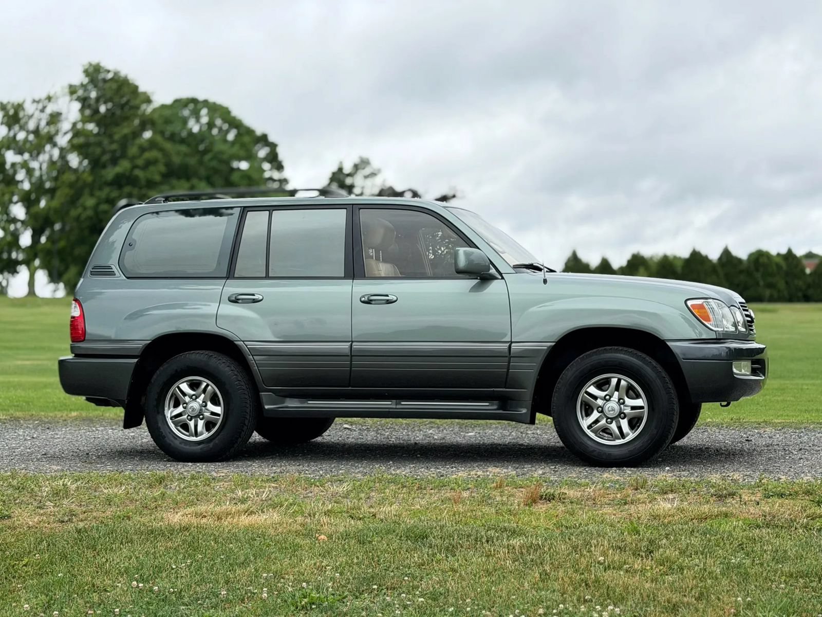 Used 2001 Lexus LX 470 4WD image 2