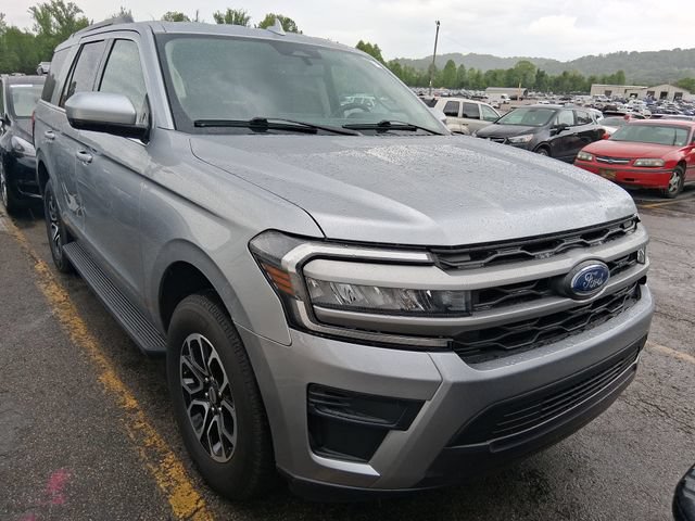 Used 2024 Ford Expedition XLT AWD/4WD image 2