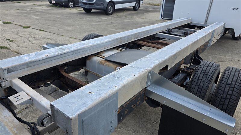 Used 2011 Ford E-450 and Econoline 450 Super Duty RWD image 19