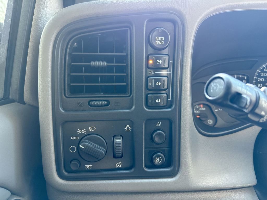 Used 2004 Chevrolet Silverado 2500 LT w/ Skid Plate Package image 18