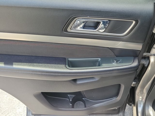 Certified 2018 Ford Explorer XLT w/ Equipment Group 202A FWD image 11