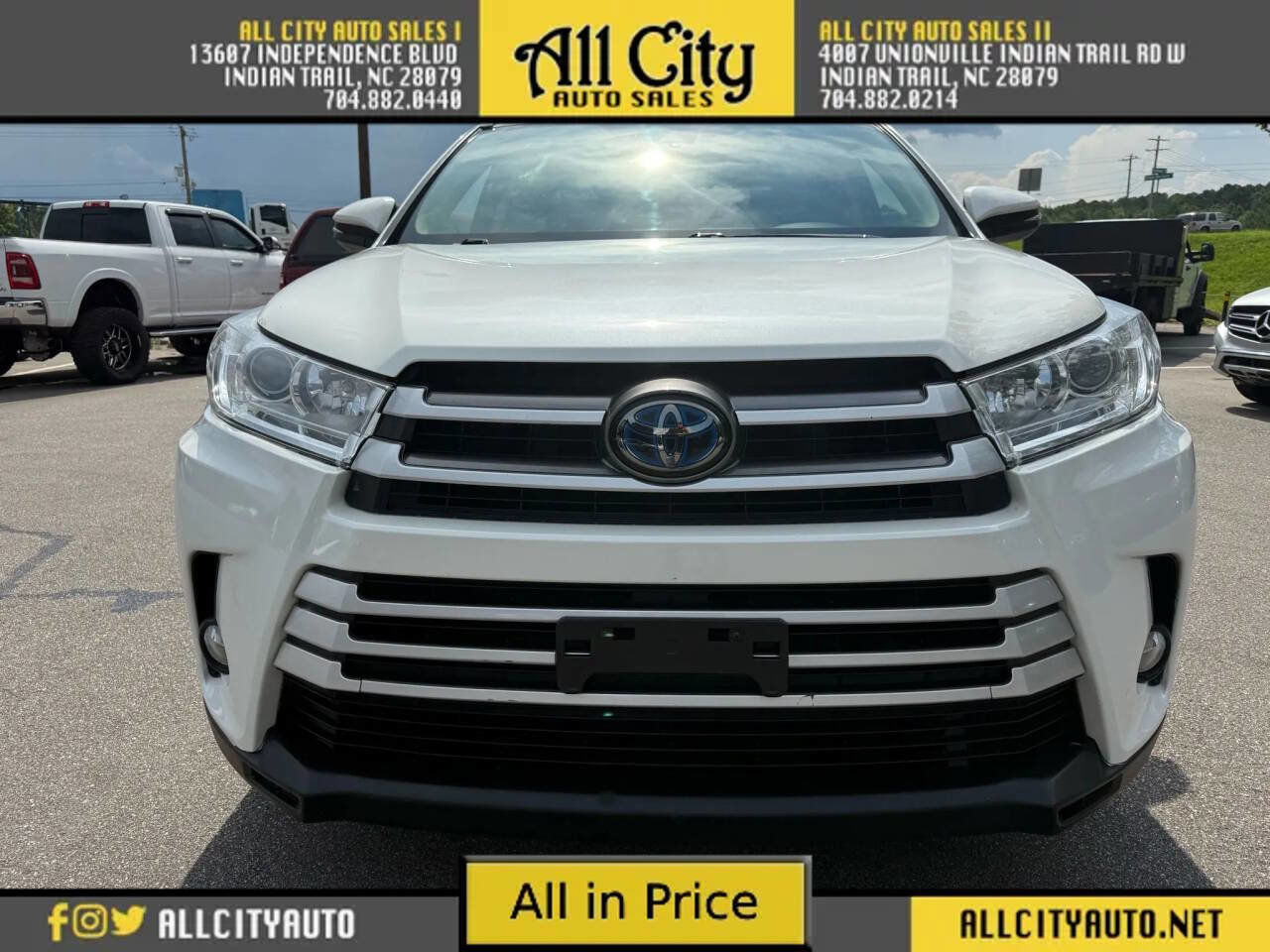Used 2017 Toyota Highlander XLE image 2