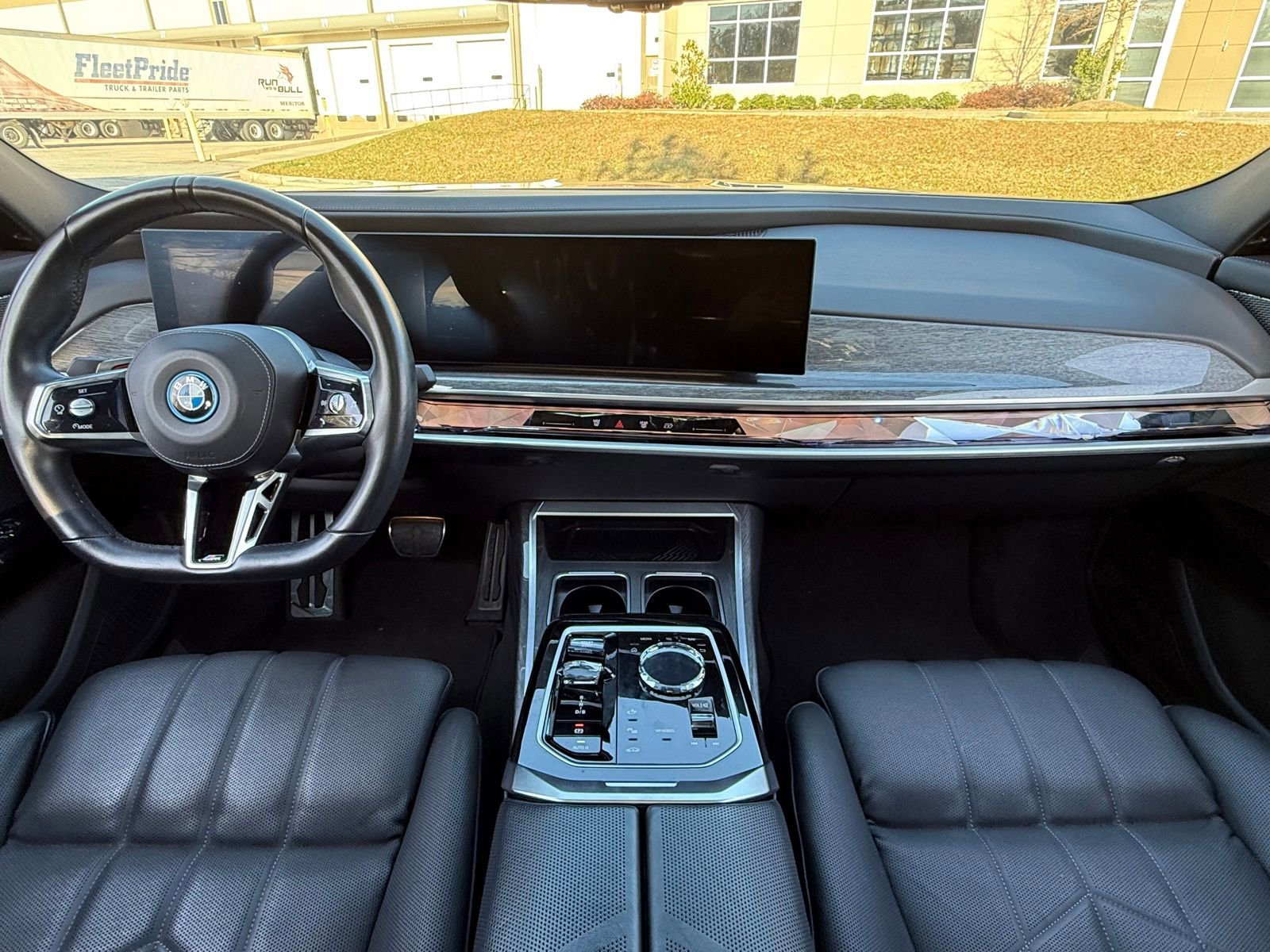 Used 2024 BMW i7 eDrive50 w/ M Sport Package image 22