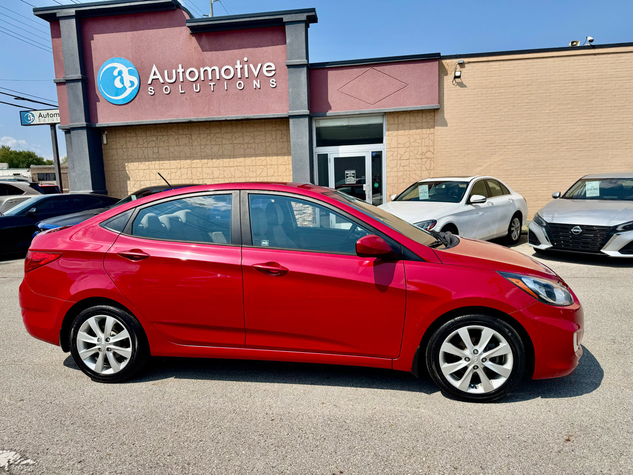 Used 2013 Hyundai Accent GLS w/ Premium Pkg image 6