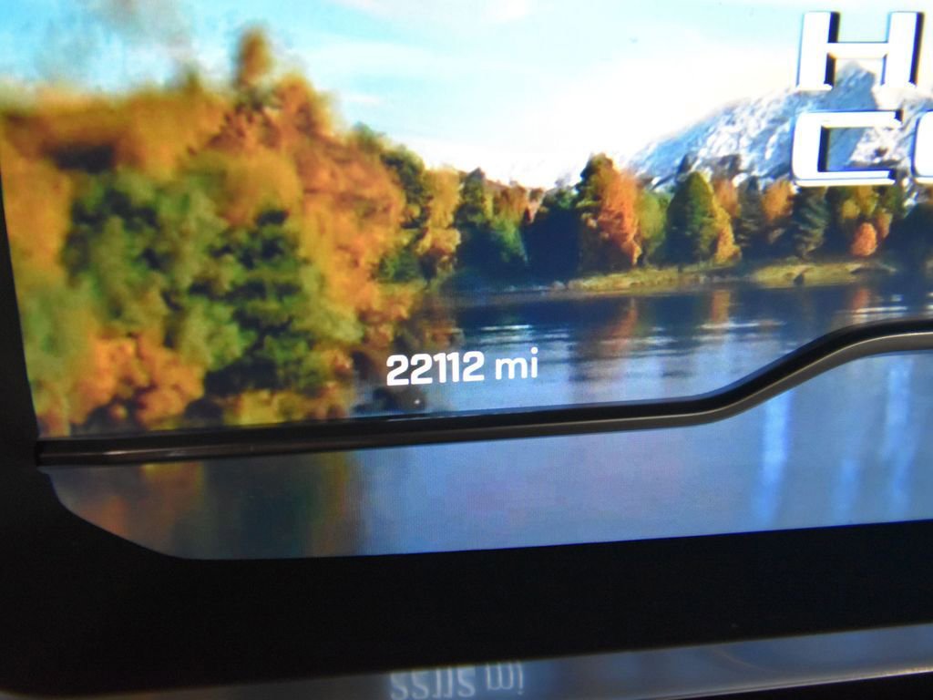 Used 2024 Chevrolet Suburban High Country image 13