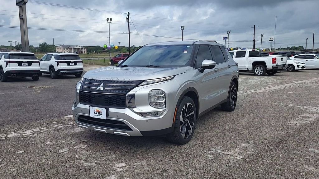 Used 2024 Mitsubishi Outlander FWD image 3