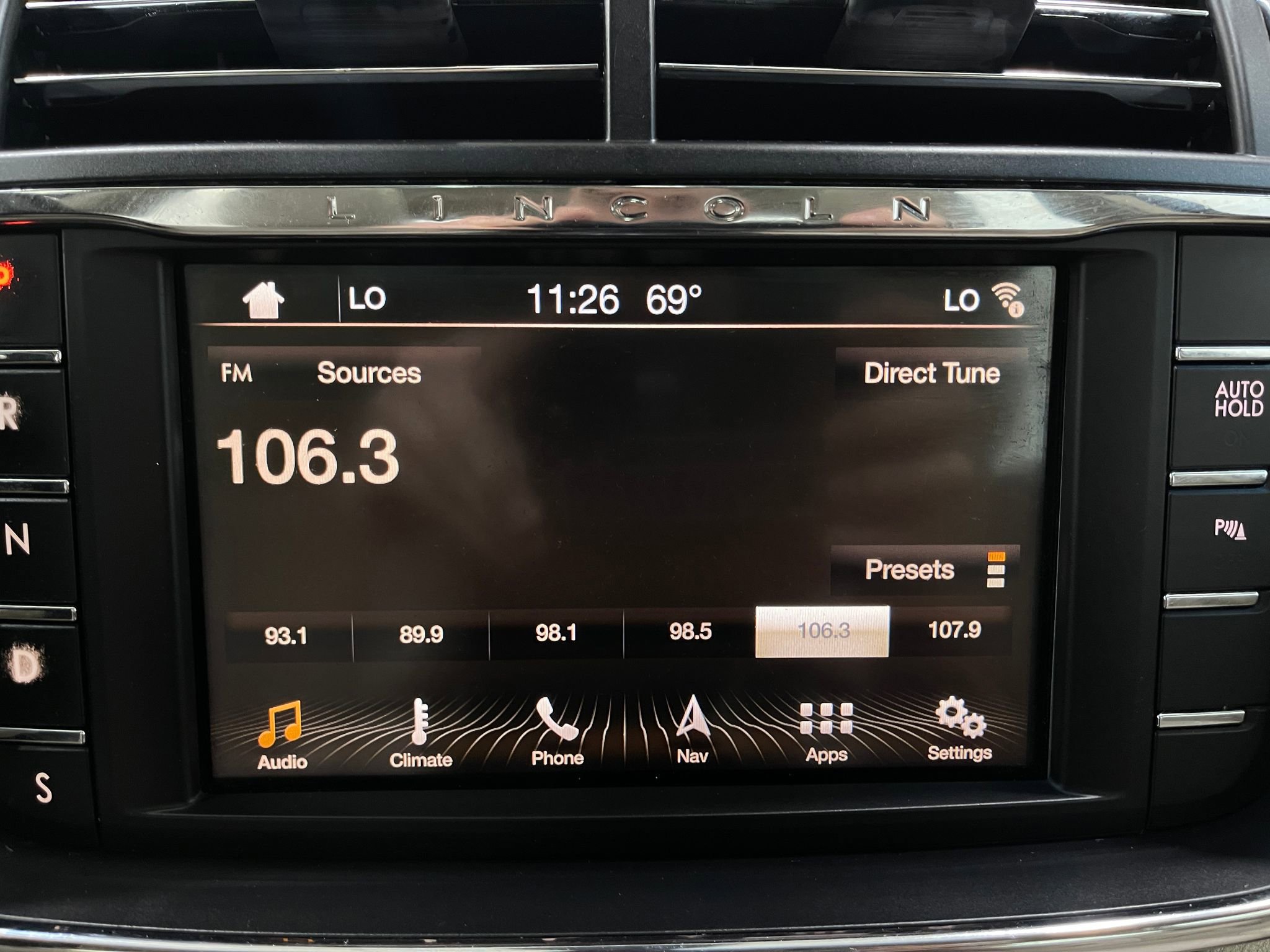 Used 2018 Lincoln Continental Select w/ Continental Climate Package image 24