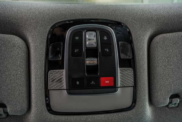 Used 2022 Hyundai Palisade Limited w/ Winter Package FWD image 39