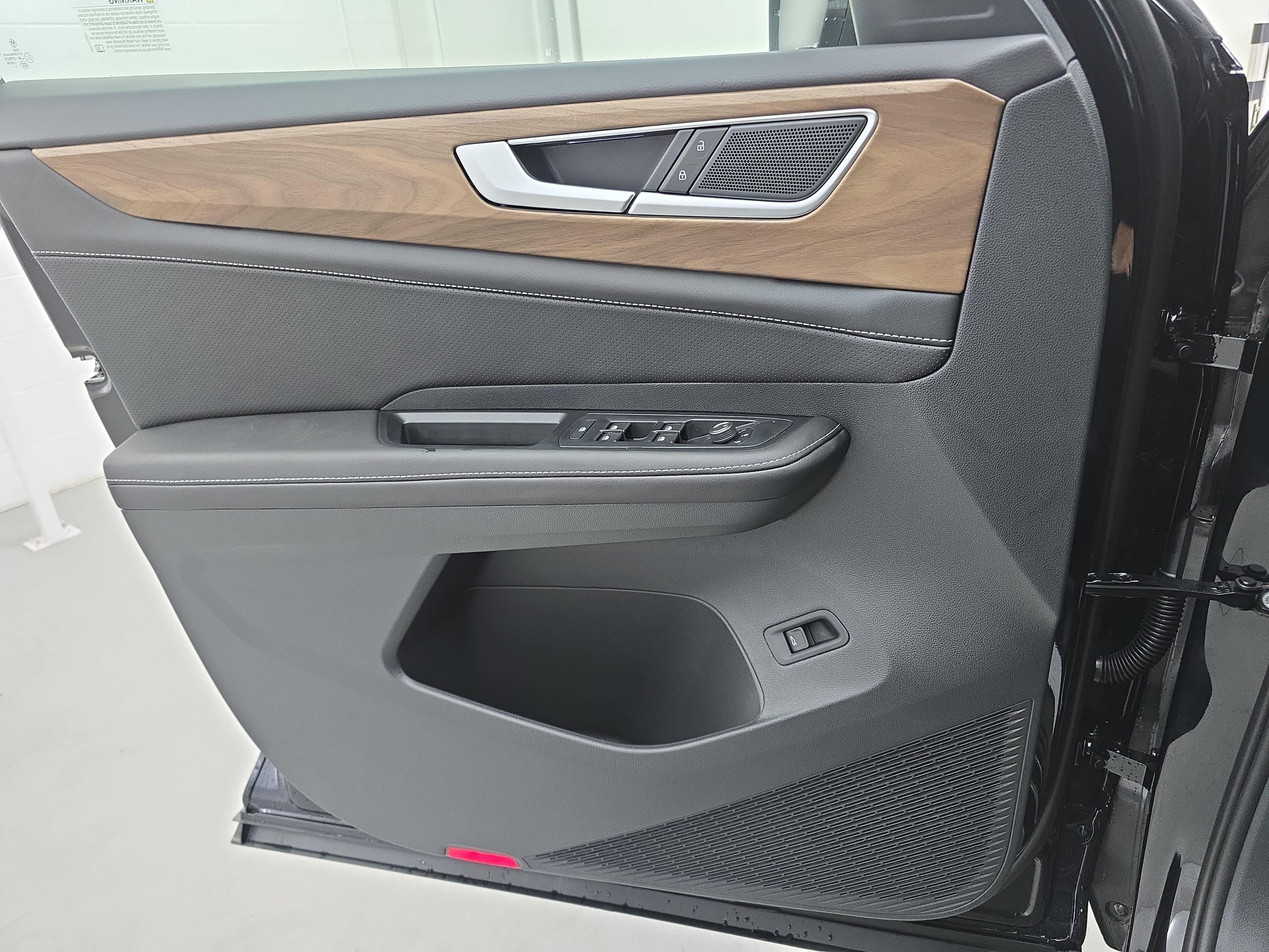 New 2026 Volkswagen Atlas SE FWD image 28