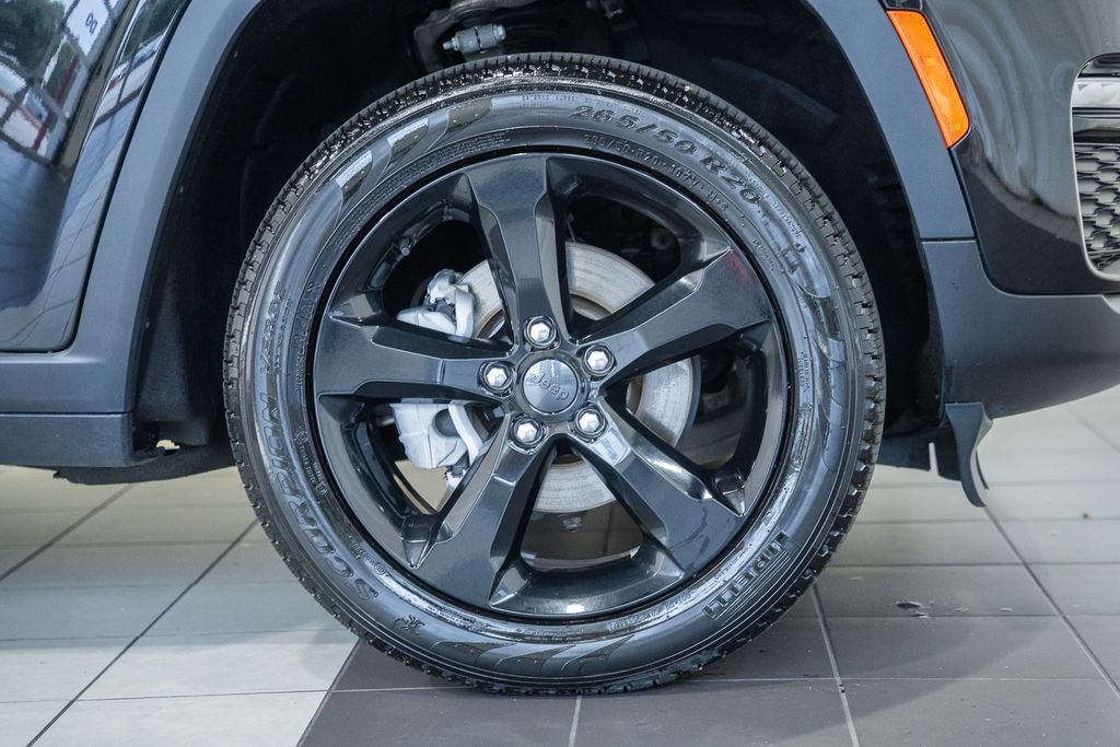 Certified 2023 Jeep Grand Cherokee Limited w/ Black Appearance Package AWD/4WD image 23