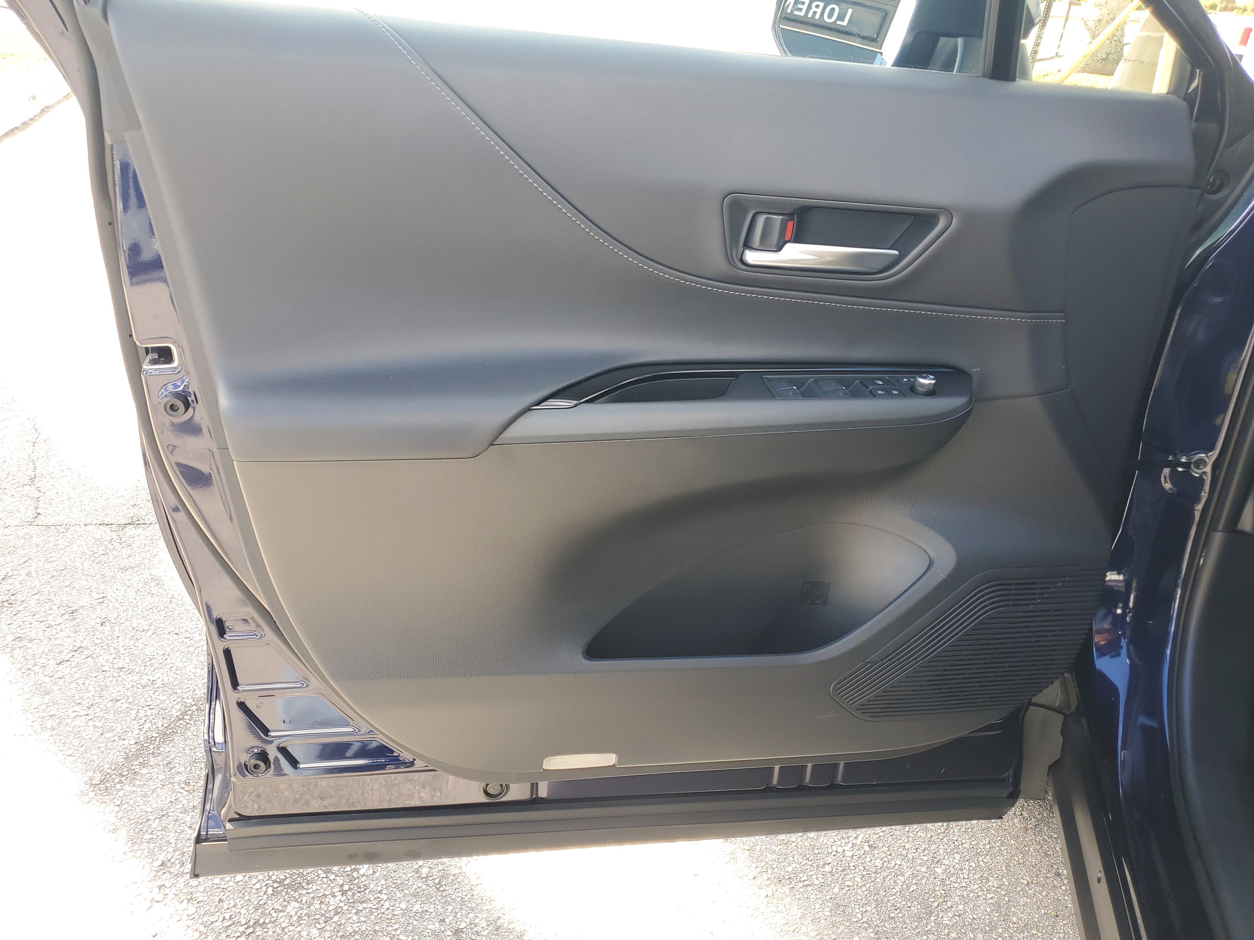 Used 2024 Toyota Venza LE image 29