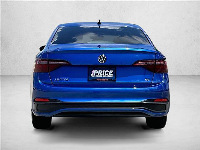 Used 2024 Volkswagen Jetta SE w/ Panoramic Sunroof Package FWD image 4
