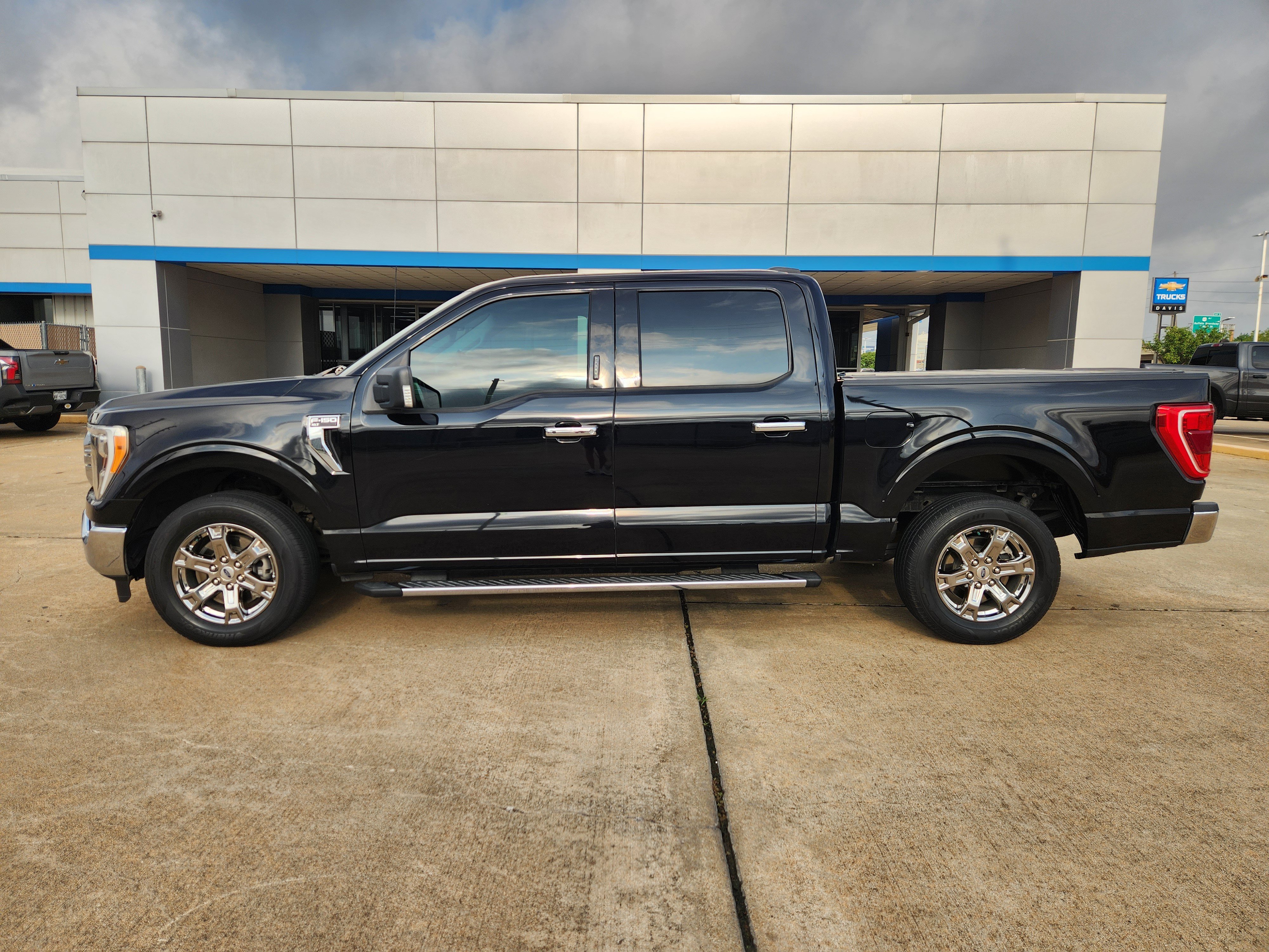 Used 2021 Ford F150 XLT w/ Equipment Group 302A High RWD image 5