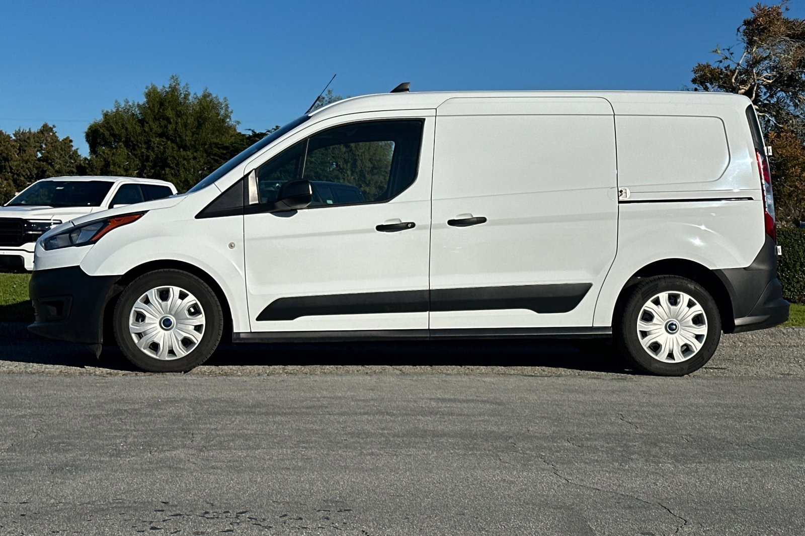 Used 2023 Ford Transit Connect XL image 2