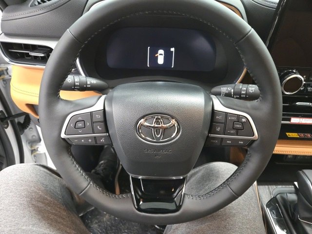 New 2026 Toyota Highlander Platinum image 33