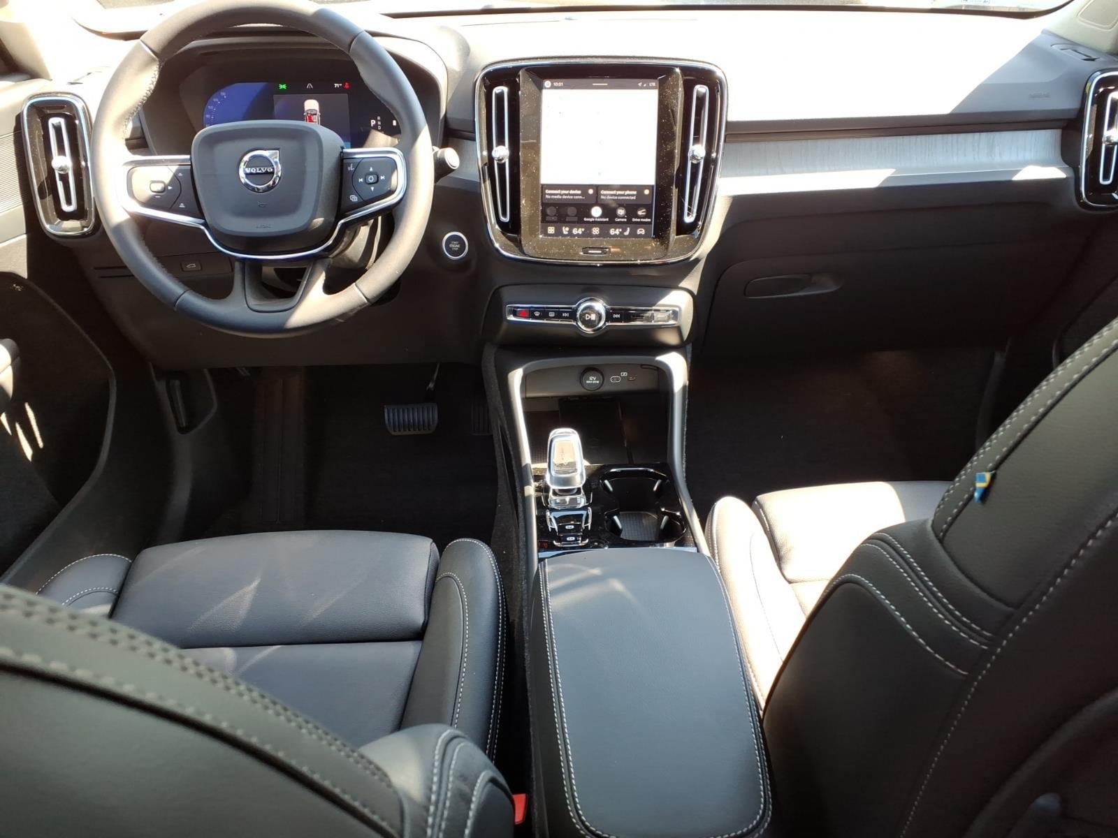 New 2026 Volvo XC40 B5 Plus w/ Protection Package Premier AWD/4WD image 9