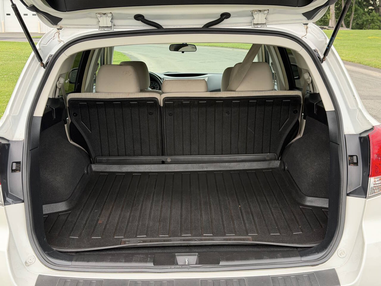 Used 2014 Subaru Outback 2.5i Premium AWD/4WD image 12