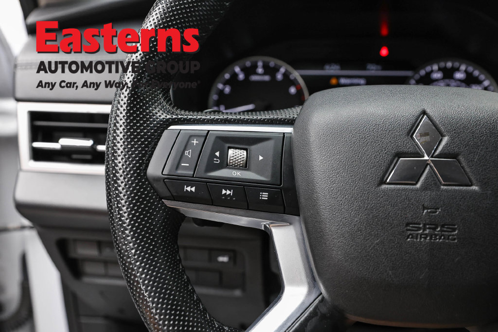 Used 2024 Mitsubishi Outlander SE AWD/4WD image 16