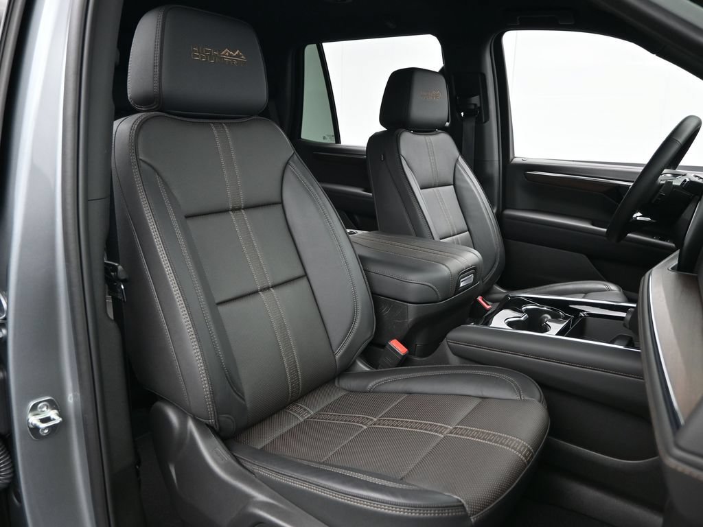 Used 2025 Chevrolet Tahoe High Country AWD/4WD image 29