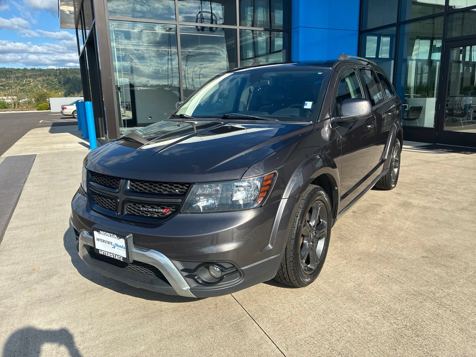 Used 2018 Dodge Journey Crossroad w/ Nav & Sun Group FWD image 1