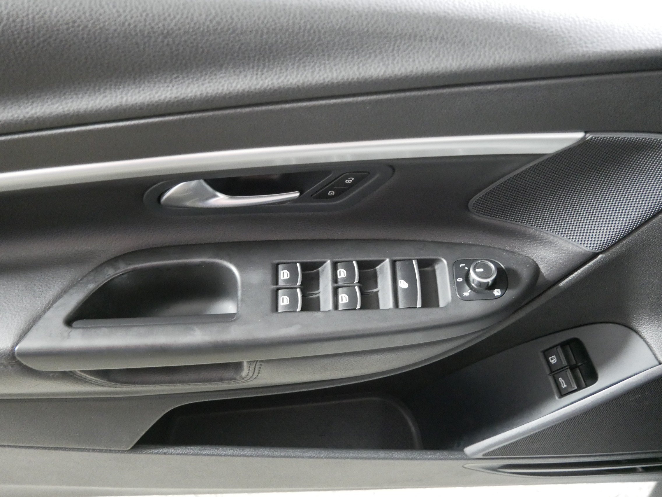 Used 2013 Volkswagen Eos Komfort FWD image 19