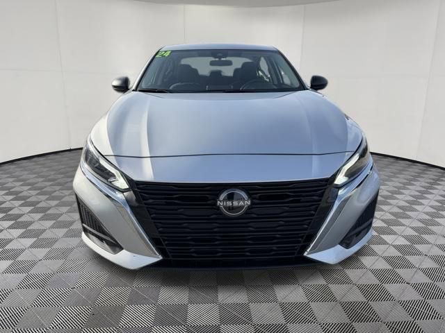 Used 2024 Nissan Altima 2.5 SV image 12