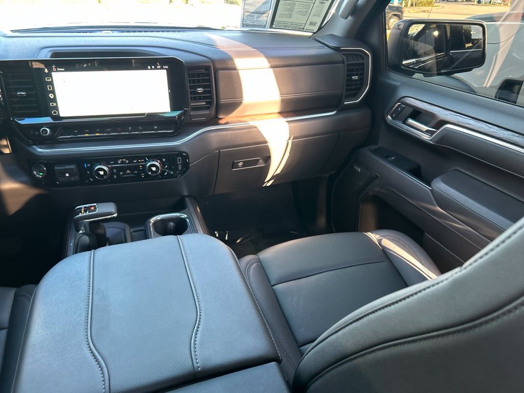 Used 2026 GMC Sierra 1500 SLT AWD/4WD image 11