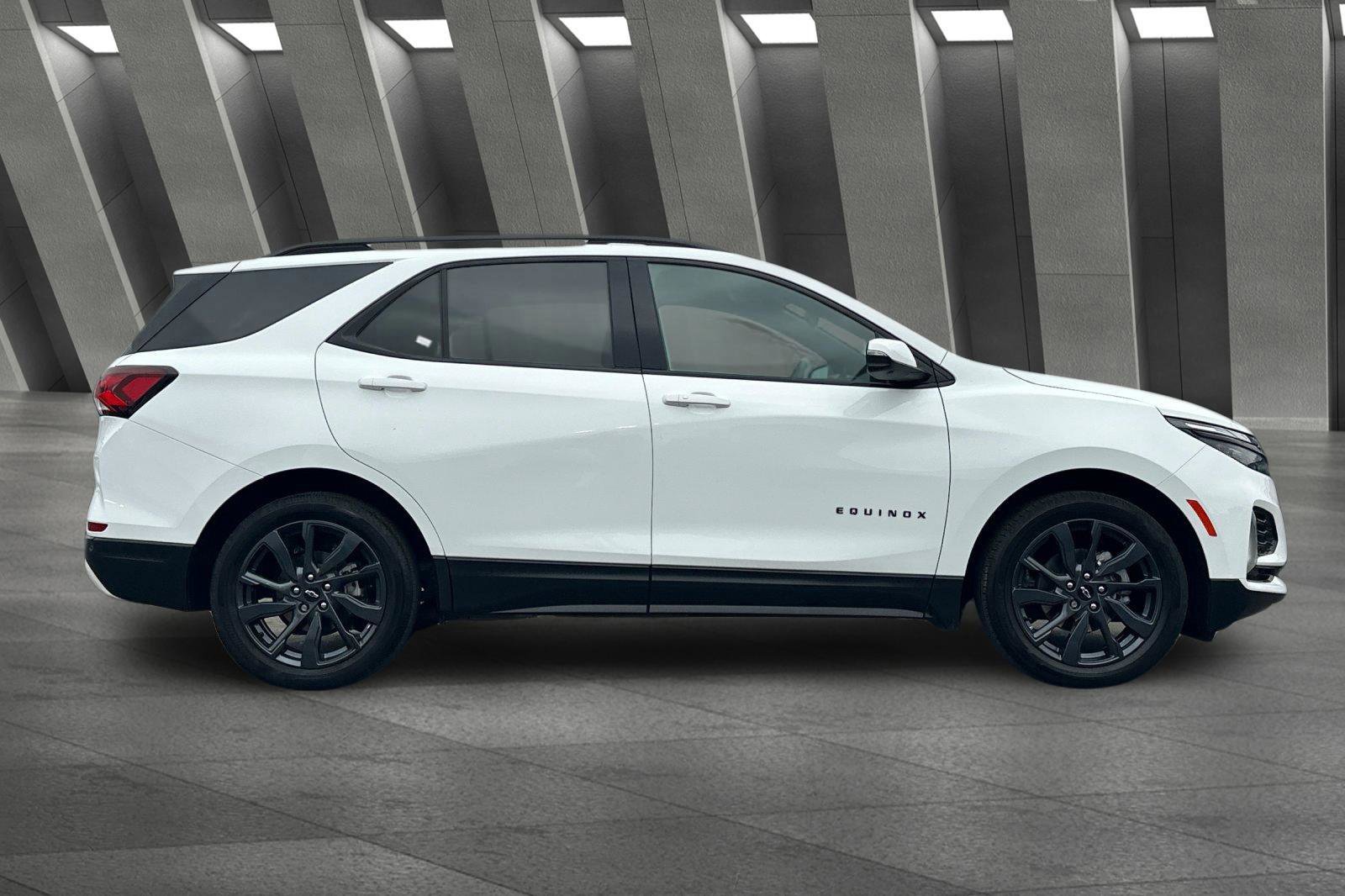 Used 2024 Chevrolet Equinox RS w/ RS Leather Package image 3