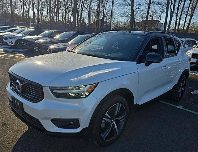 Used 2021 Volvo XC40 T5 R-Design w/ Climate Package image 1