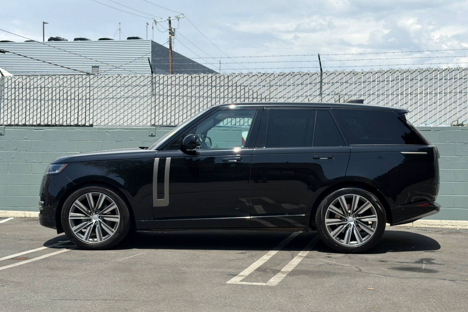 Used 2023 Land Rover Range Rover SE AWD/4WD image 2