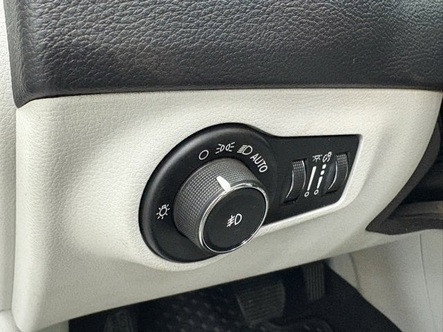 Used 2019 Jeep Compass Latitude image 14