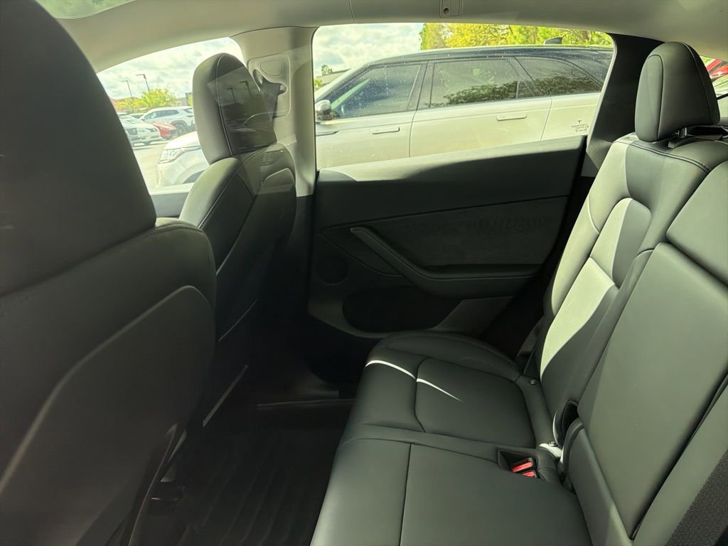 Used 2022 Tesla Model Y Long Range image 9