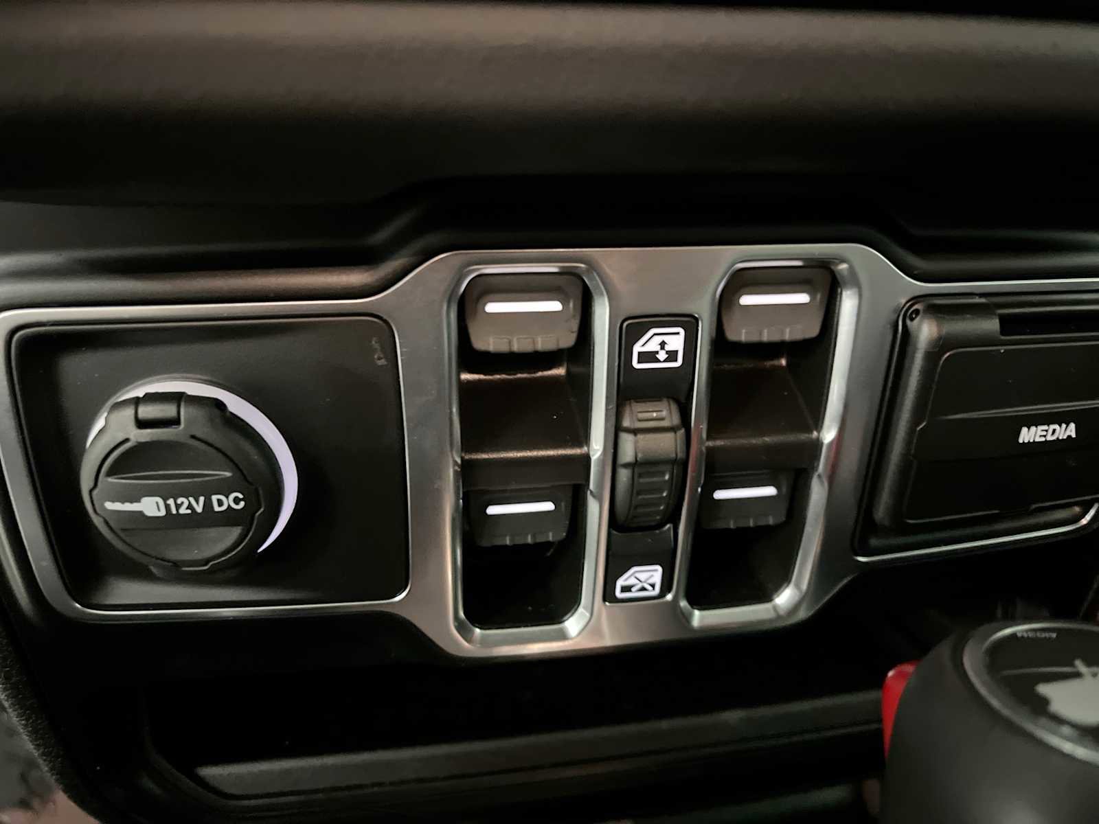 Used 2024 Jeep Wrangler Sahara w/ Technology Group image 20