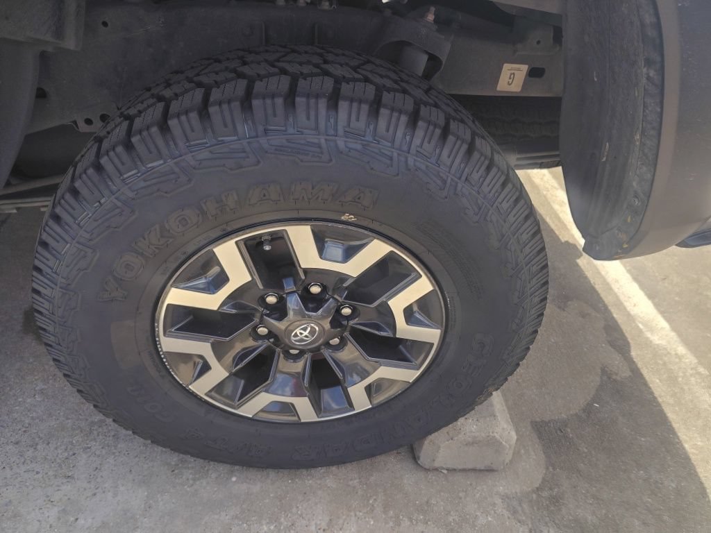 Certified 2020 Toyota Tacoma TRD Off-Road AWD/4WD image 7