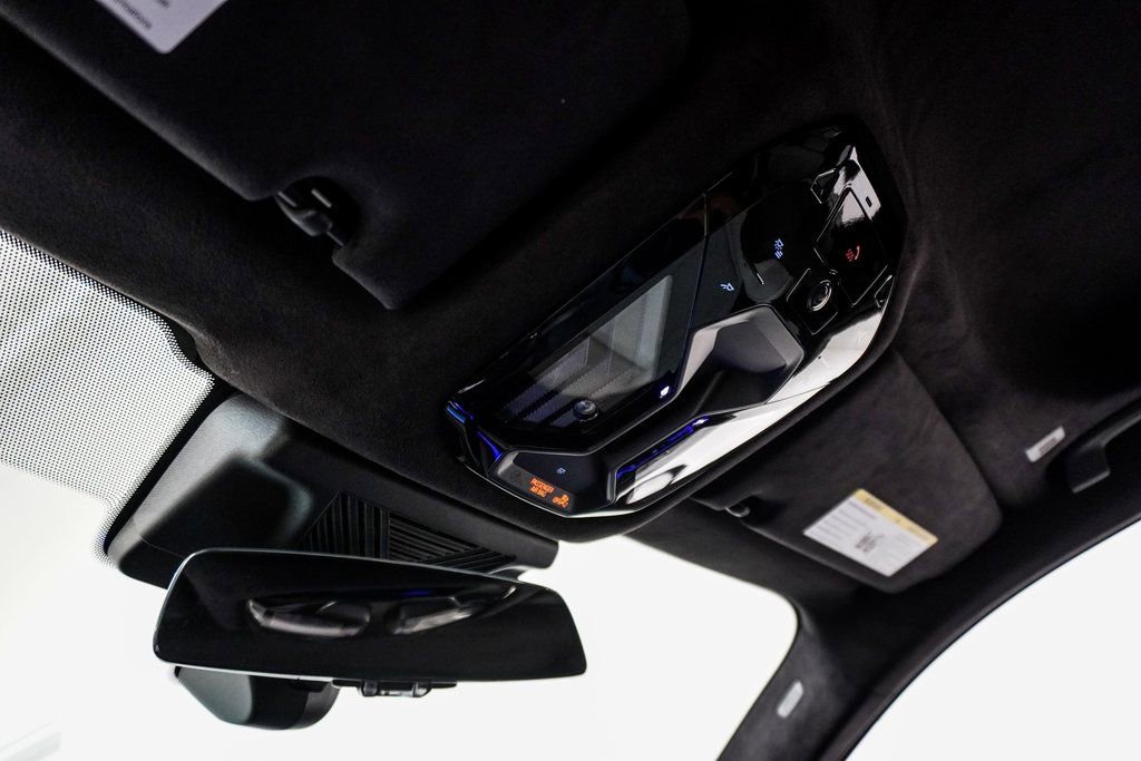 Used 2025 BMW M5 w/ Carbon Package image 43