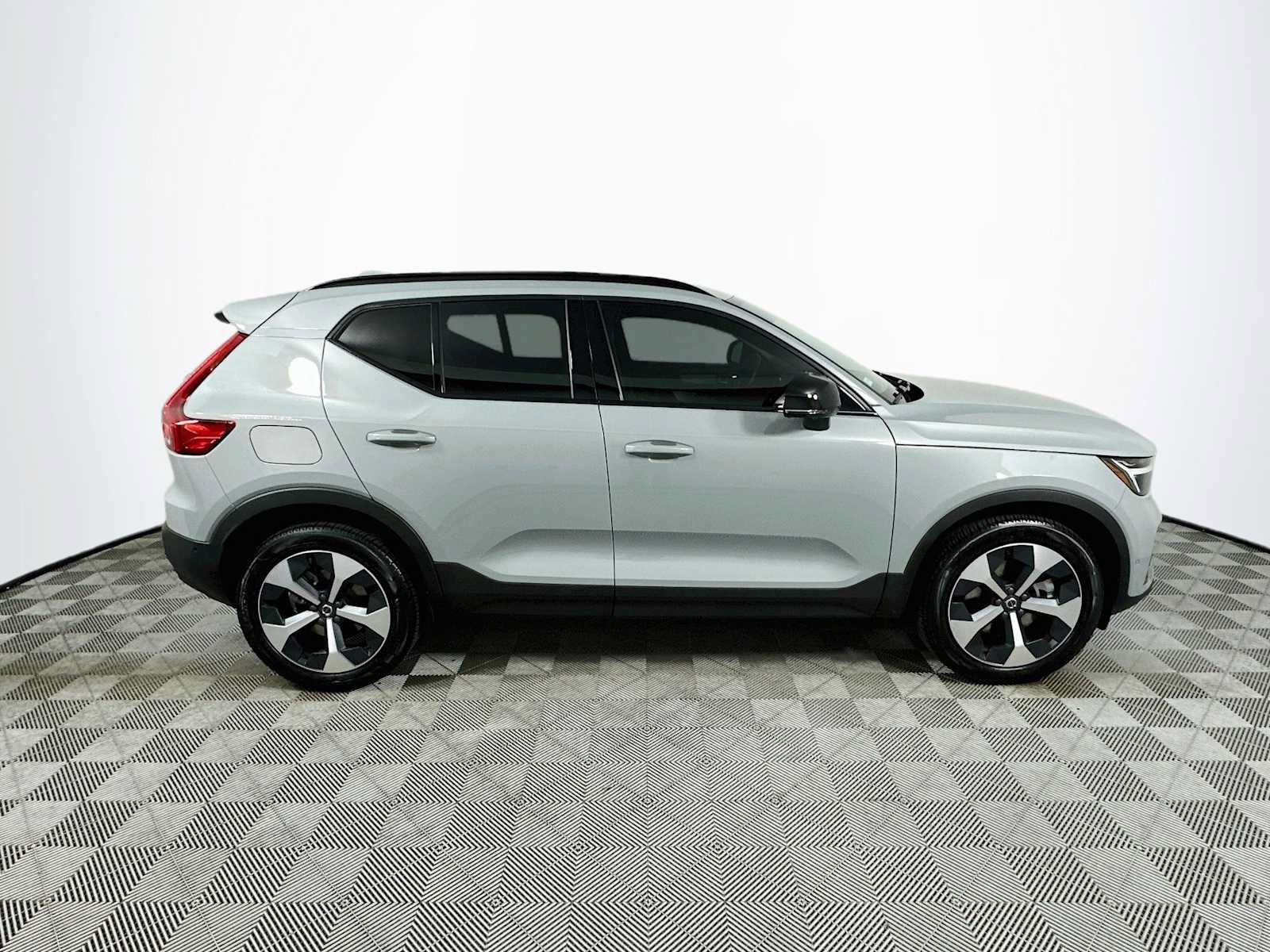 Used 2026 Volvo XC40 B5 Plus w/ Protection Package Premier AWD/4WD image 8