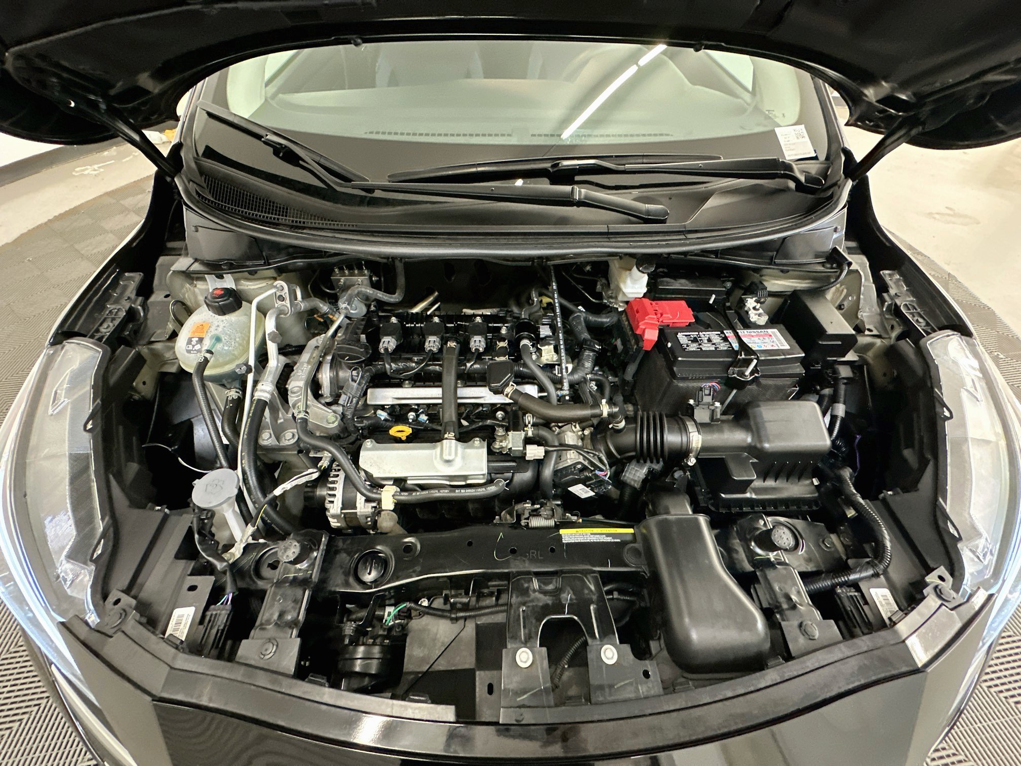 Used 2025 Nissan Versa SV FWD image 33