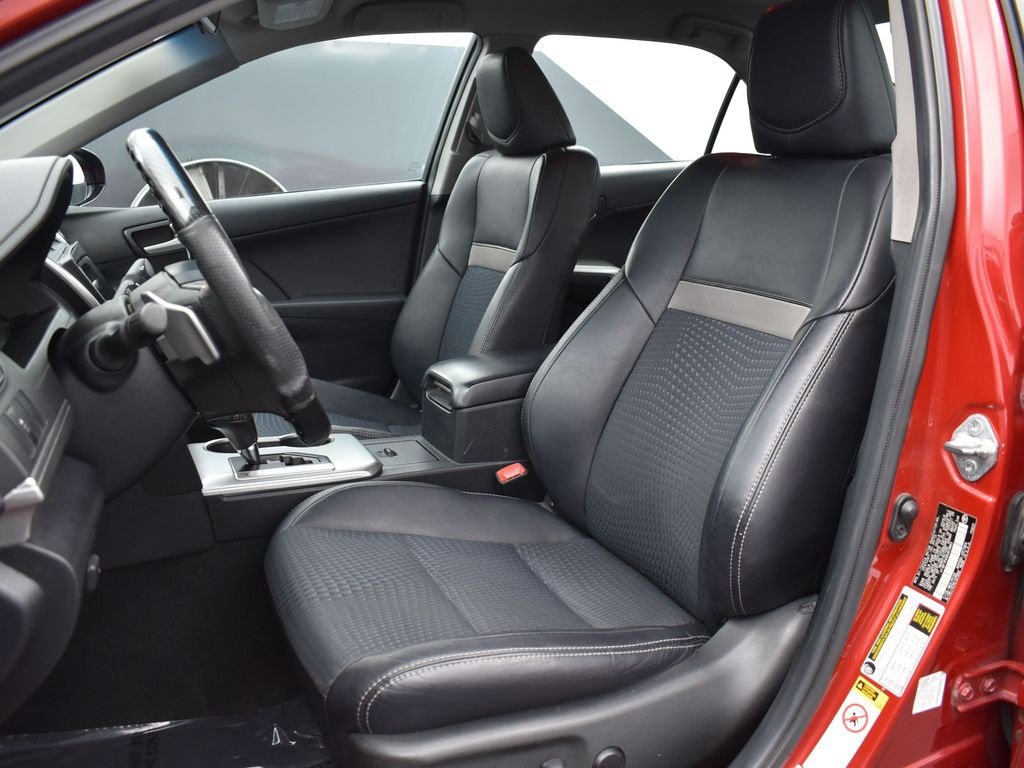 Used 2013 Toyota Camry SE image 12